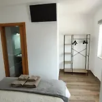 Casa Da Avo - Center - Private Bedrooms Penzion 3*