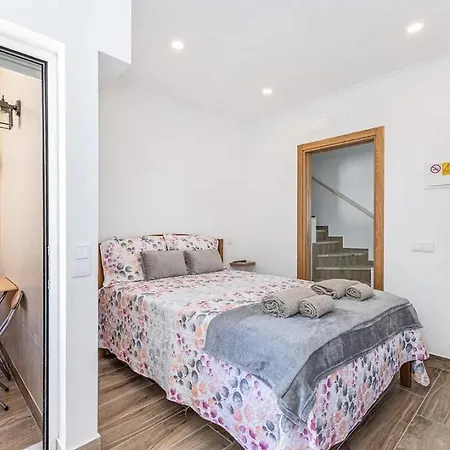 Casa Da Avo - Center - Private Bedrooms 招待所 拉哥斯