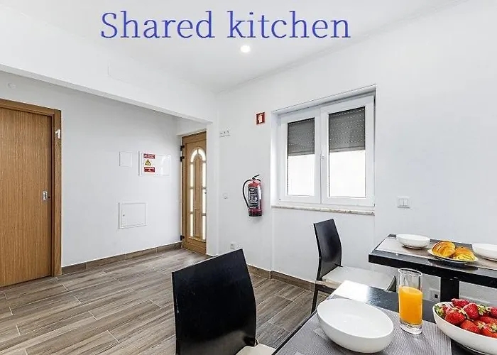 Casa Da Avo - Center - Private Bedrooms 3* لاغوس