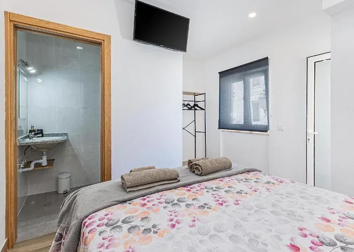 Casa Da Avo - Center - Private Bedrooms Affittacamere 3*