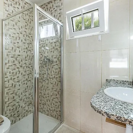 Guest house Casa Da Avo - Center - Private Bedrooms Lagos